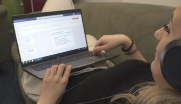 On-line kurzy letí. Mnozí je upřednostňují před vysokoškolským studiem