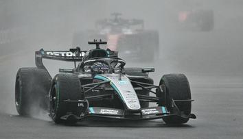Russell přežil velké nebezpečí. Po startu sprintu šel do vedení, na konci kola boural