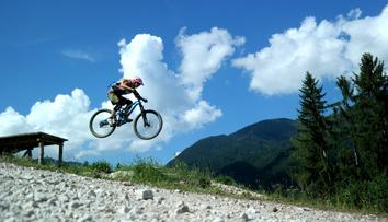 S kolem do Slovinska: Kranjska Gora nabízí sjezdy i krásné jezero