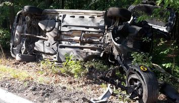 Opilý řidič vjel do protisměru, smetl jiné auto. Jeden mrtvý