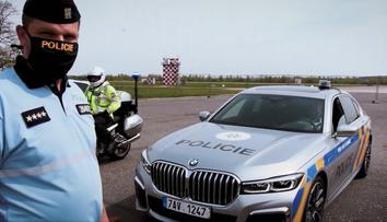 Závod superaut a motorek české policie: Podívejte se, kdo vyhrál!