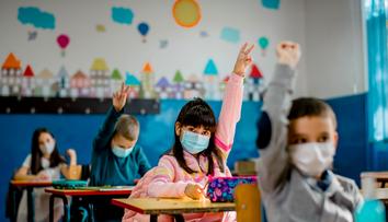 Skončí už roušky ve školách? Hlavní hygienička řekla, kdy se rozhodne
