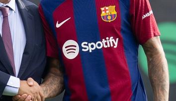 Barca překvapí v El Clásicu. Na dresech bude mít slavné logo Rolling Stones