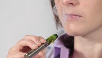 Riziko, nebo způsob odvykání? Expert promluvil o e-cigaretách