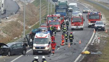 Nejhloupější smrt na silnicích: Po nehodě se poprali, smetl je kamion