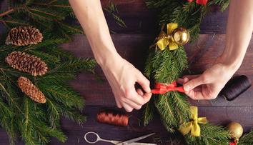 Originální tipy na adventní věnce. Vyrobte si je doma za pár korun
