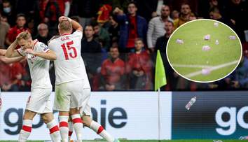 Gólové oslavy vystřídal úprk do šaten: Poláky v Albánii zasypali PET lahvemi
