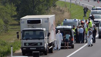 Dodávka převážela v Maďarsku migranty. V autě se tlačilo 26 Syřanů