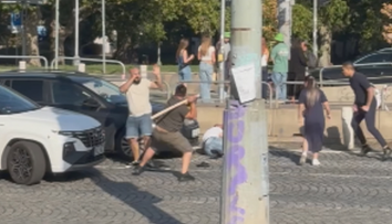 Drsná bitka v Praze. Soupeři použili násadu od krumpáče i pěsti