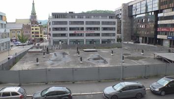 V centru Ústí nad Labem je už 17 let díra. Kolem je akorát bordel, stěžují si místní