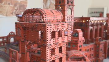 Stavebnice Merkur se vyrábí už 105 let. Nejnovější modely lze ovládat i mobilem