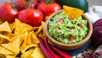 Recept na to nejlepší avokádové guacamole s domácími nachos!