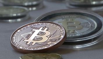 Kriminalisté rozšířili stíhání v bitcoinové kauze. Jde o praní špinavých peněz