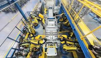 Ford opět mění plány. Končí s velkými elektromobily, vrací se k benzínu