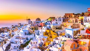 Na Santorini zavřeli oblíbenou stezku. Zavalila ji zemina, kterou nikdo nechce uklidit