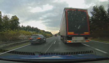 Brzda, sprcha nadávek a málem infarkt. Kamion se cpal na dálnici, jel podle vás nebezpečně?
