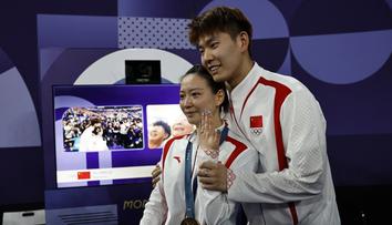 Romantika v Paříži. Badmintonistka získala zlato, pak přišla žádost o ruku