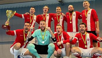 Zlatý hattrick pro tým TV Nova. Fotbalisté slaví třetí zlato mezi novináři