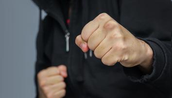 Na plesu v Opavě se strhla rvačka. Facky lítaly kvůli tombole