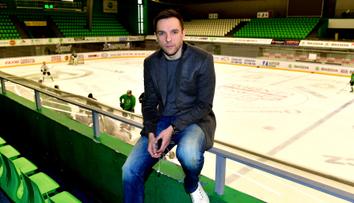 Povinné nákrčníky? Na nic bych nečekal, říká Vrbata. Podobně chrání i svého syna
