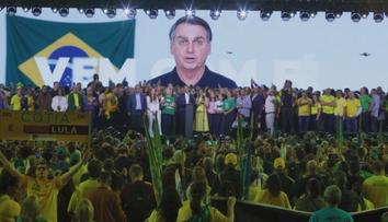 Flavio Bolsonaro zahájil prezidentskou kampaň. Pomáhá mu digitální avatar jeho otce