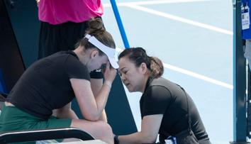 Strach o Krejčíkovou, dohrávala v bolestech a slzách. Stihne Australian Open?