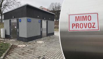 V Plzni na nádraží mají luxusní WC! Cestující ale musí močit do přírody