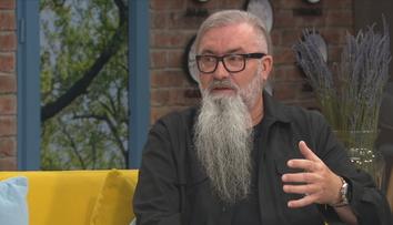 Jonák vzal Ortmanna do své garáže. Kvůli autům tam však nešli