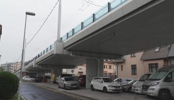 Obyvatelé Pardubic si stěžují na hlučný nadjezd. Rok po rekonstrukci začal praskat