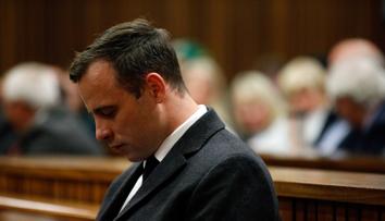 Oscar Pistorius byl po vraždě své přítelkyně podmínečně propuštěn z vězení
