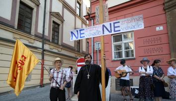 "Slušní lidé" dostali tisícové pokuty za přerušení divadelní hry