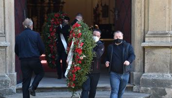 Klan Kočkových se rozloučil s dalším členem, zemřel bratr hlavy rodiny