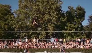 Závodník na slacklině předvedl neuvěřitelný kousek! VIDEO