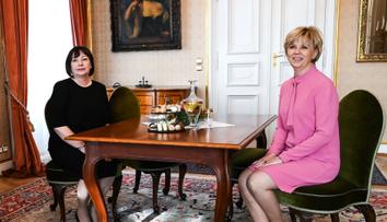 Setkání prvních dam na Hradě. Eva Pavlová navštívila Ivanu Zemanovou