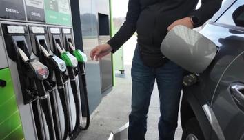 Konec zastropování cen paliv: Odborník zhodnotil, jak se to projeví u pump