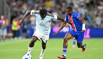 Superpohár UEFA ON-LINE: Aston Villa proměnila velký tlak ve vyrovnání. Skóroval mladíček