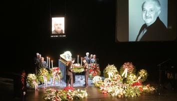 Lidé se rozloučili s Mariánem Labudou (†73). Přišel i věrný Otík