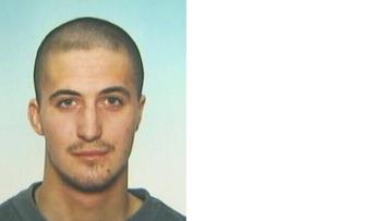 Agresor na útěku, je zraněný a ozbrojený! Neviděli jste ho?