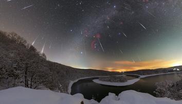 Velká noční podívaná přichází. Vrcholí silný meteorický roj Geminidy