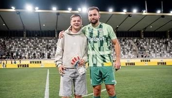 Zadražil po výhře nad Spartou dojal fanoušky! Mladému brankáři s protézou splnil sen