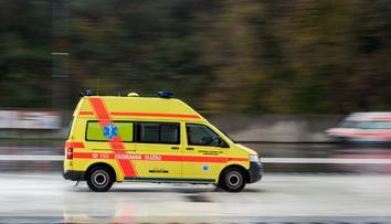 Chemická látka nalitá do kočárku poleptala matku i kojence. Oba skončili v nemocnici