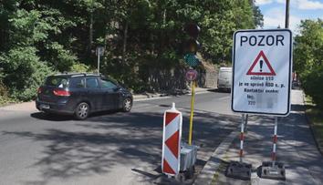 Hádky kvůli výmolu. Děčín zveřejnil jméno pracovnice ŘSD, ať si to s ní lidé vyřídí
