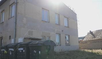 Problémovou ubytovnu na Lounsku získá obec. Zemřelo v ní dvouleté dítě