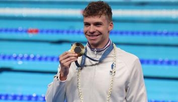 Francouzský plavec hvězdou olympiády. Nad jeho výkonem žasne i Phelps
