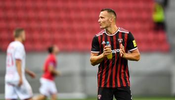 Bývalý sparťan úžasnými nůžkami vystřelil postup. Škrtel skákal v lóži
