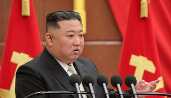 Kim Čong-un povečeřel s námořníky. Všichni skončili v nemocnici