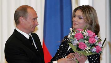 Tohle Putin nechtěl. Na veřejnost unikly nové fotky jeho malých synů