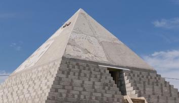 Pyramida v Rusku. Manželé si postavili repliku slavné Cheopsovy pyramidy