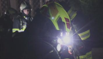 Noční požár ubytovny v Trutnově zranil dva lidi. Škoda jde do milionů