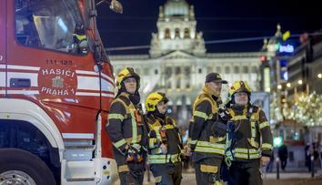 Silvestr v Česku: Pyrotechnika navzdory zákazům, hasiči měli stovky výjezdů